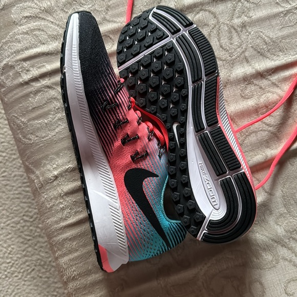 Nike Zoom Pegasus 33 - Picture 2 of 5